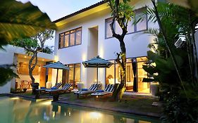 Room & Vespa 1